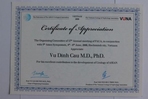 bằng khen bác sĩ Vũ Đình Cầu