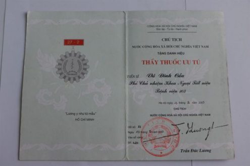 Chứng nhận thầy thuốc ưu tú của bác sĩ Cầu